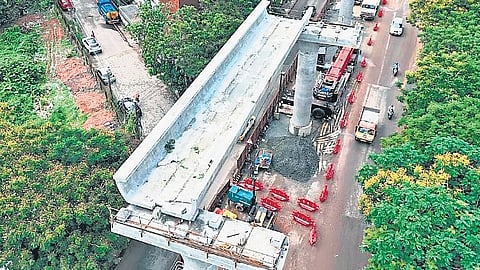 U-girder placed between pillars 284 and 285 on the Infopark Expressway.
