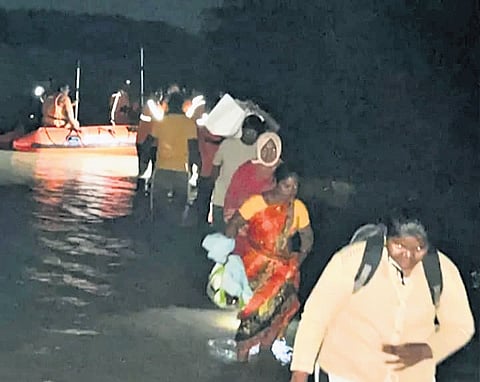 Police and SDRF teams rescued 120 labours stuck in flood waters near Chodavaram in Kondapi mandal on Thursday.