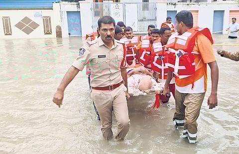 Police and disaster response personnel carry out rescue operations in the
low-lying colonies of flooded Warangal on Thursday.