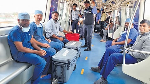 Doctors transport the lungs on a Metro train on Thursday.