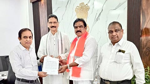 A BJP delegation submit a letter to the Chief Electoral Officer, complaining that Congress has violated the poll code.