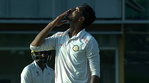 Medium pacer Nachiket Bhute claimed his second five-wicket haul in First Class cricket to give Vidarbha an edge over Tamil Nadu on Sunday