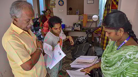 Booth Level Officer (BLO) talks to a family during the SIR process in Tamil Nadu.