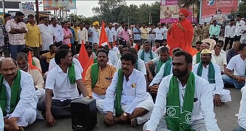 In Vijayapura district, the farmers called for a Bandh in Indi taluk, while in Bagalkot district, they blocked highways at three locations.