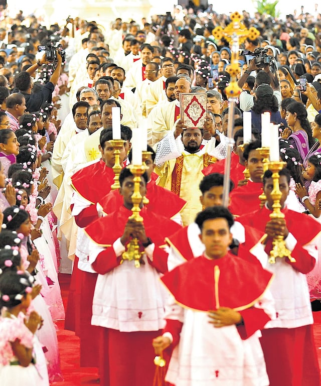 The procession of priests and bishops to the altar