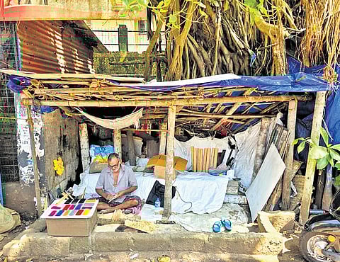 Kannan working on lice combs in his makeshift shed near the old bus stand in Kannur.