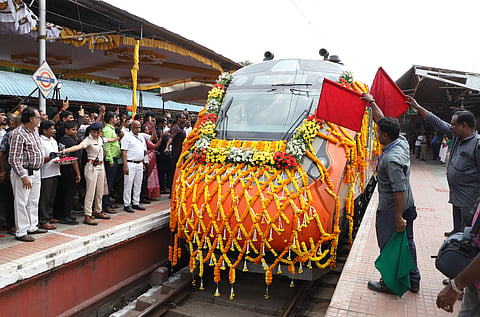 Railway officials, train enthusiasts, and members of the Passengers Welfare Association gave a grand reception to the Ernakulam-Bengaluru Vande Bharat Express at Coimbatore railway station on Saturday.