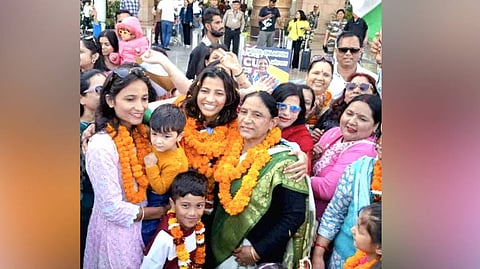 Dehradun welcomed star all-rounder Sneh Rana with traditional fanfare—’Dhol Nagadas’—at the airport on Saturday.