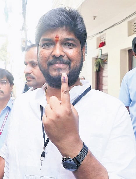 Candidates Naveen Yadav (Cong),