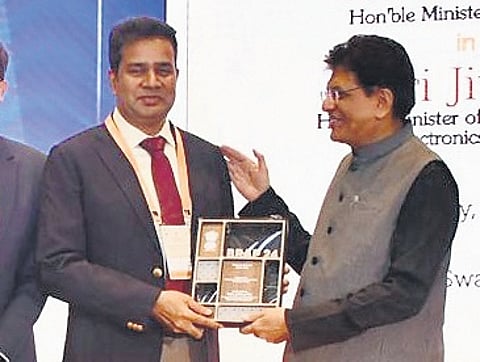 Sanjay Kumar, Special Chief Secretary, Industries, receives the award from Union Commerce Minister Piyush Goyal