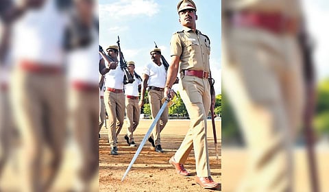 The tenure of a maximum of three years is fixed by the police department.