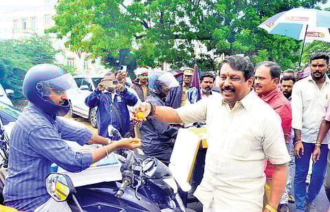 BJP leader Nainar Nagenthran distributing sweets to the public, celebrating the victory of NDA in the Bihar Assembly election on Friday