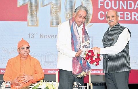 Dr Prabhakar Kore felicitates Dr M R Jayaram in Belagavi on Thursday.