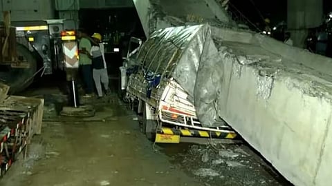 The incident took place around 2.30 am, when the pickup van, loaded with eggs, was travelling from Tamil Nadu toward Alappuzha after unloading goods in Ernakulam.