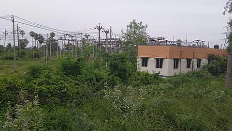 Over time, the iron grills surrounding the site have rusted and corroded, creating a large opening that allows unrestricted public access to the high-voltage area.