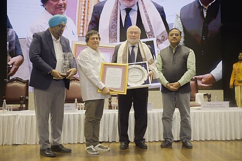 KIIT and KISS founder Achyuta Samanta presenting the award to Granoff.