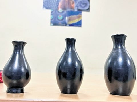 Black terracota wares made using the eco-friendly method