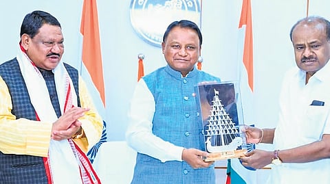 Chief Minister Mohan Charan Majhi with Union Ministers HD Kumaraswamy and Jual Oram at Lokseva Bhawan in Bhubaneswar on Wednesday