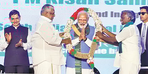 PM Modi being felicitated at the farmers’ summit in Coimbatore