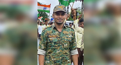 A young inspector of Madhya Pradesh’s elite anti-Naxal Hawk Force died after being hit by multiple bullets during a gun battle with armed Naxal cadres in the Kanghurra jungles of Chhattisgarh.