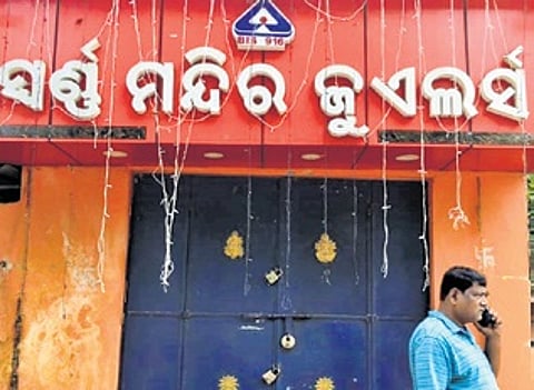 Home invasions rock Cuttack as armed gangs loot cash and jewellery worth over Rs 53 lakh