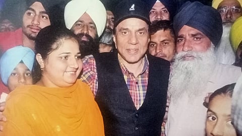 Dharmendra with members of his extended family. (Photo | Special arrangement)