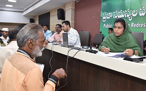 The Guntur District Collector A. Thameem Ansariya made a surprise visit to the Collectorate on Monday when the Public Grievance Redressal System (PGPRS) was in progress.