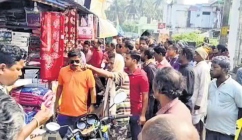 Residents of Chandaneswar are asking Bengal shopkeepers to go back