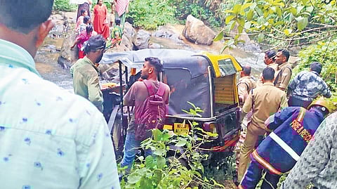 The autorickshaw that plunged into a ravine at Thumpakkulam in Pathanamthitta