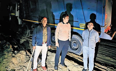 Collector Suryawanshi Mayur Vikas (centre) with other officials during the raid