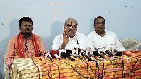 RTI activist Bhimappa Gadad addressing a press conference in Belagavi on Friday. (Photo | Express)