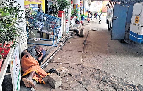 An elderly destitute man taking shelter at the Angamaly KSRTC bus station