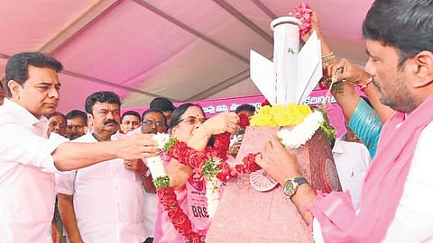 BRS leader KTR takes part in Deeksha Divas celebrations at party office in Hyd