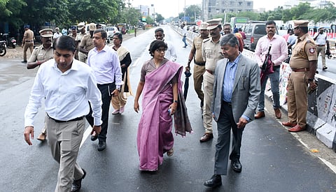 The Supreme Courtâ?"appointed three-member monitoring committee, headed by retired Supreme Court judge Justice Ajay Rastogi, along with Central Zone IG of Tiruchy K Joshi Nirmal Kumar and CBI officials visited Velusamypuram in Karur on Wednesday.