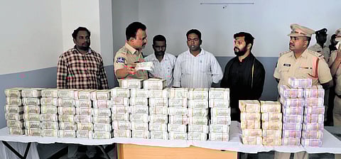 Bowenpally police busted a gang transporting hawala money by frequently switching vehicles