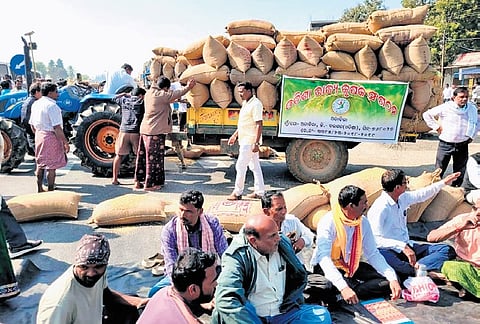 Farmers block NH-53 with paddy bags near Godbhaga mandi on Tuesday | Express