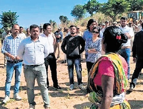 Officials forced to retreat as villagers resist eviction from Anakadunguru government land