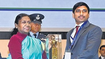 The award was received on behalf of the AP Government by L Siva Sankar, CMD of APSPDCL, marking a significant achievement for the State in the field of energy efficiency.