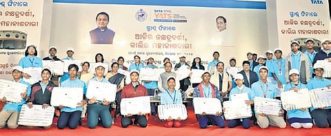 Science and Technology minister Krushna Chandra Patra during a photo session with top 30 students of YATS at Pathani Samanta Planetarium in Bhubaneswar on Saturday.