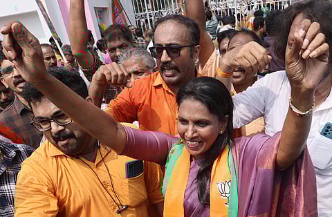 Former DGP R Sreelekha, who contested and won as an NDA candidate from the Sasthamangalam division of the Thiruvananthapuram Corporation, shares joy with his workers in front of the Mar Ivanios College.