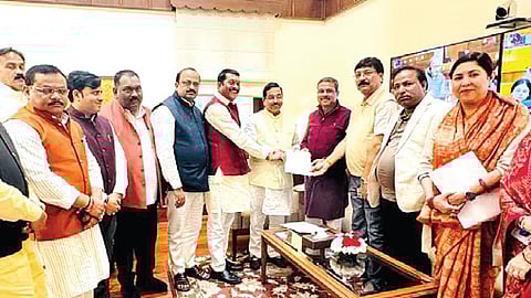 Union min Dharmendra Pradhan along with MPs & MLAs submitting memorandum to Pralhad Joshi.