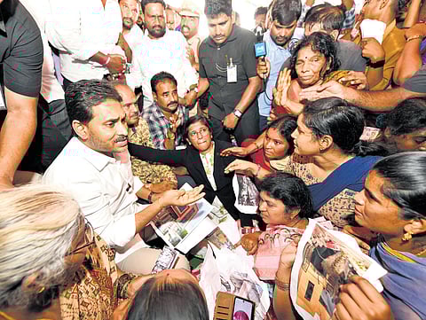 YSRCP president YS Jagan Mohan Reddy visited the affected families and expressed solidarity with the residents whose houses were razed at Joji Nagar.
