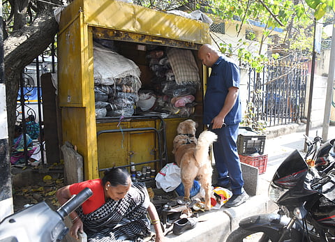 Police conduct a thorough security check at the Nampally Criminal Court Complex in Hyderabad on Thursday following a bomb threat email, which was later declared a hoax.