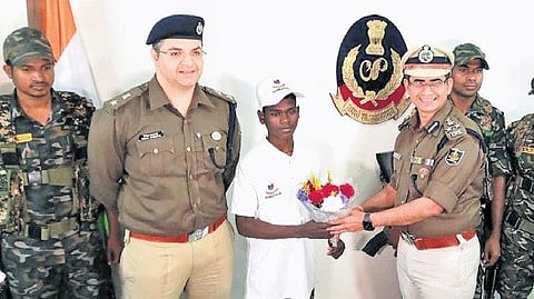 Ganesh with DIG Rai and Rourkela SP Wadhwani after his surrender.