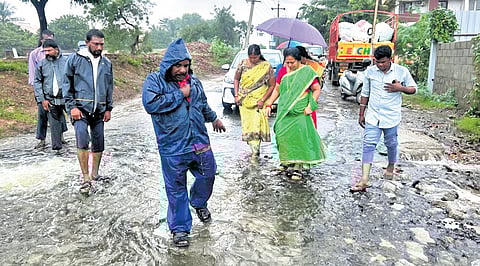 JL Lakshmi, along with members of women SHGs, visits flood-hit areas in Medavakkam.