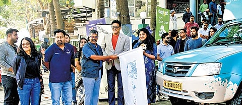 Anil Kumble flags off the mobile wildlife ambulance in Bengaluru on Sunday.