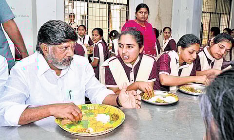 Deputy Chief Minister Mallu Bhatti Vikramarka shares a meal with students of Telangana Tribal Welfare Girls’ Gurukul Degree College at Tanikella on Wednesday.