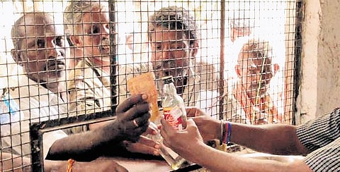 In many shops, salesmen do not inform customers about the option to return empty bottles at the time of purchase.