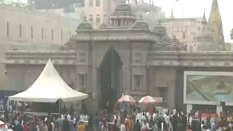 Image of Kashi Vishwanath Temple used for representation.