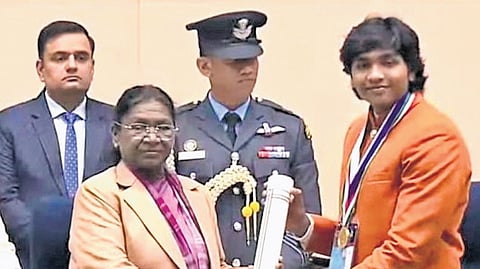 Hyderabad teen Vishwanath Padakanti receives Bal Puraskar for completing 7 Summits challenge at 16